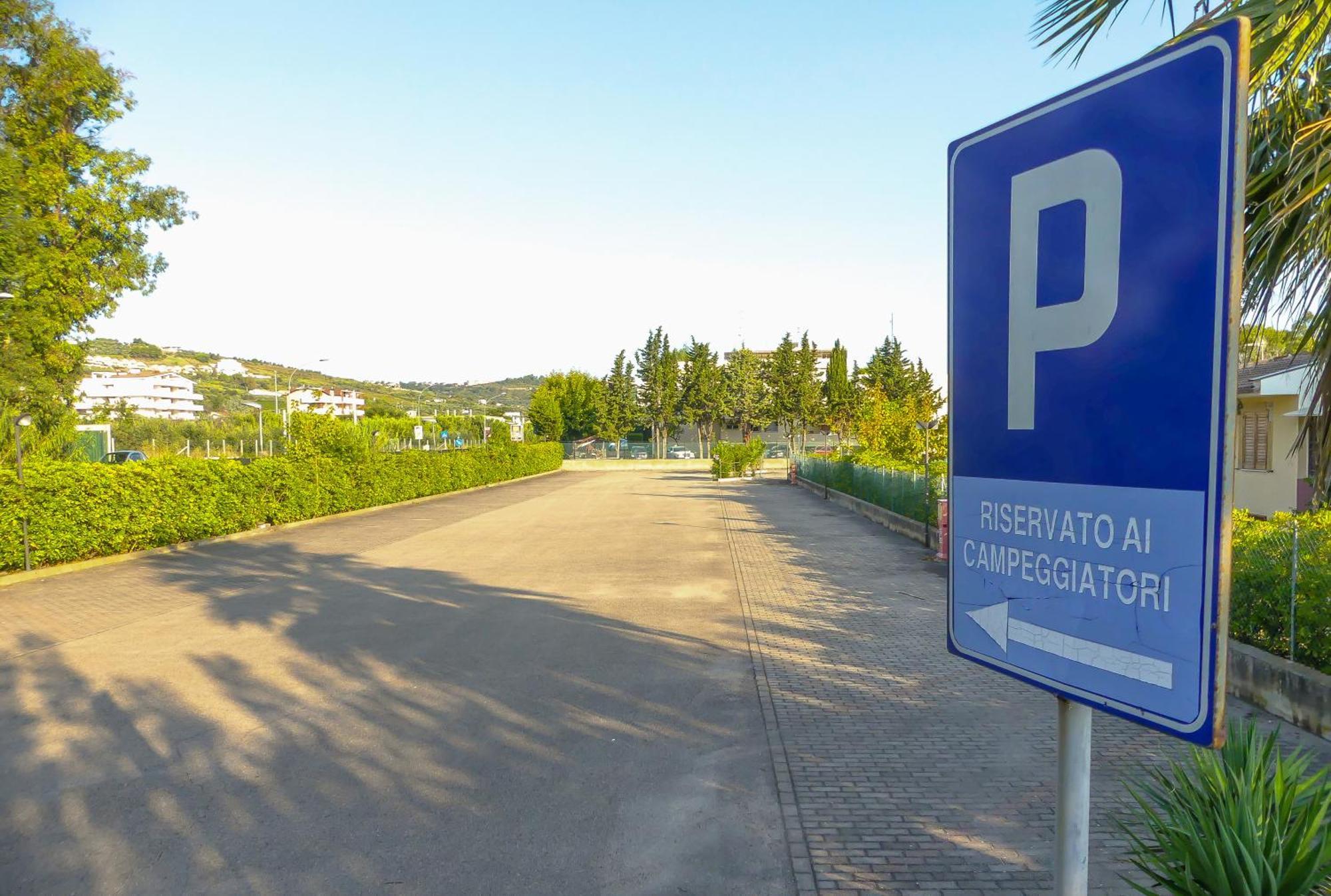 Camping & Residence Il Pioppeto Васто Экстерьер фото